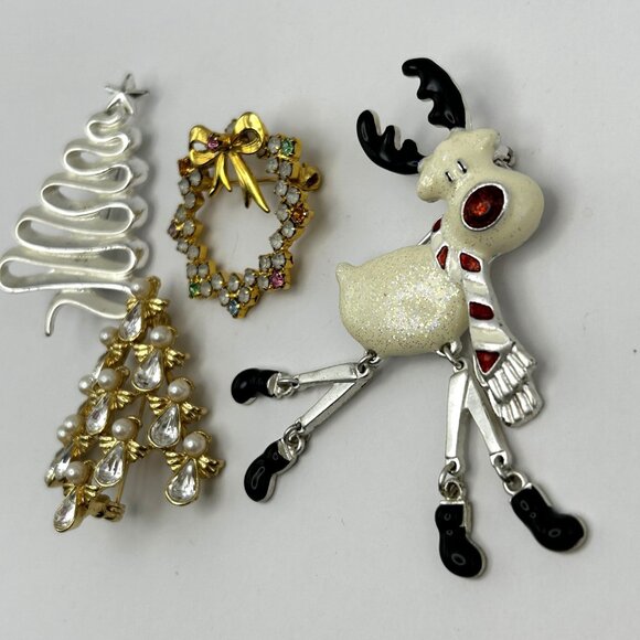 Vintage Christmas Brooch Lot Danecraft & NR Signed Reindeer, Trees, Wreath - Picture 8 of 10